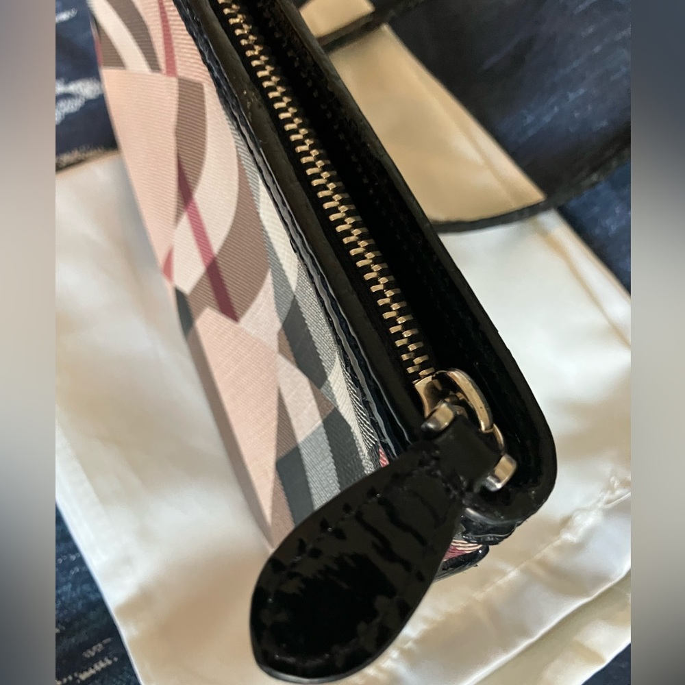Burberry Wristlet - Picture 5 of 16